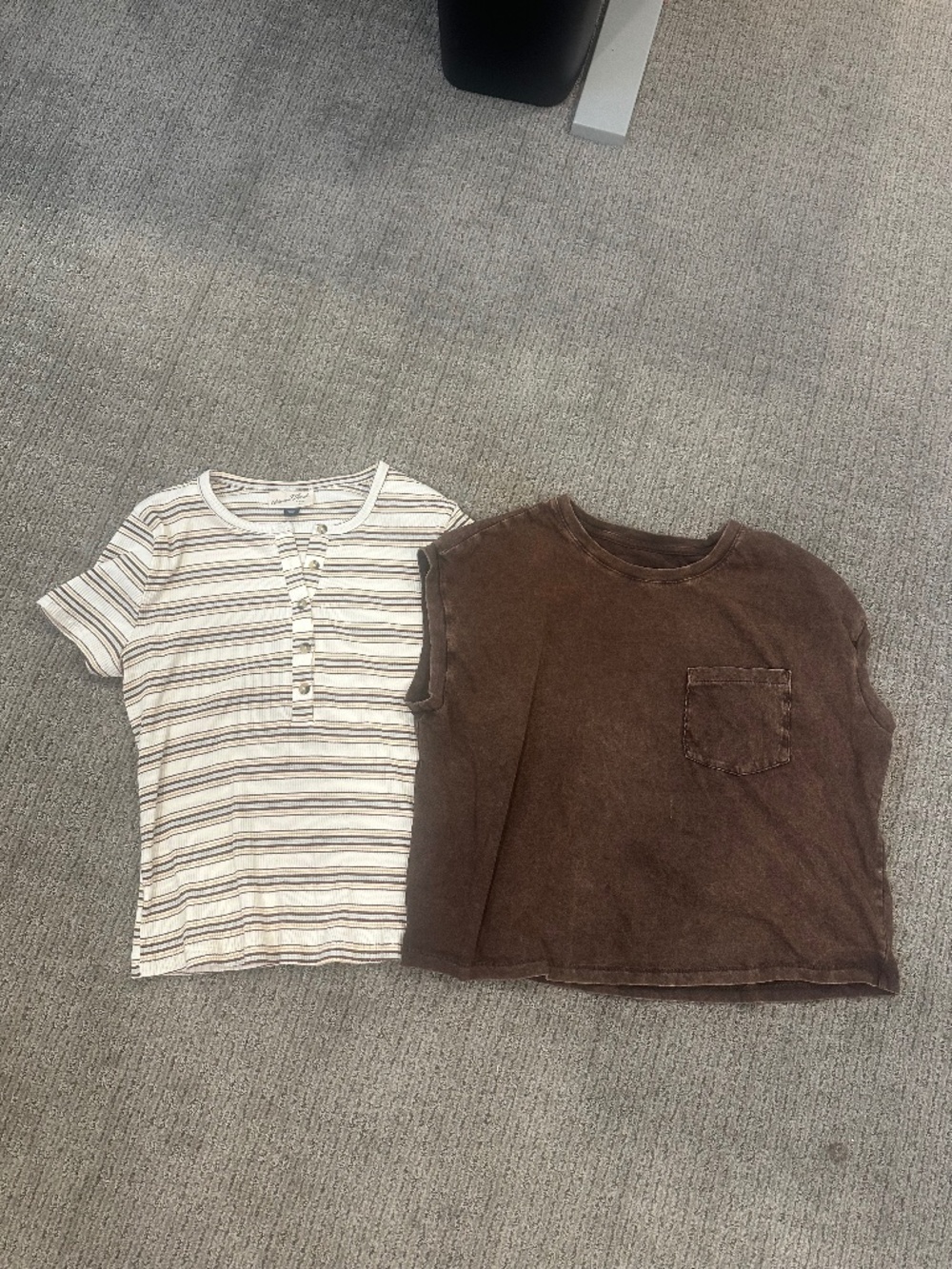 Women’s universals thread bundle of 2 shirts size large